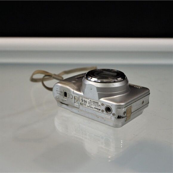 Nikon Coolpix Camera LS VR 7.2 Mega Pixel 5X Zoom Sold For Parts or Repair - Picture 4 of 5